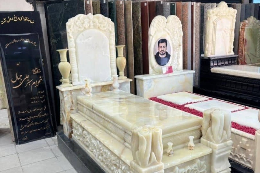 اگر قرار بود برای خودتان سنگ قبر سفارش دهید، چه متنی می‌نوشتید؟