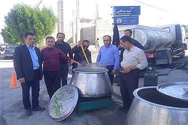 تصویر پخت یک تن و دویست کیلو حلیم نذری در شهر فال